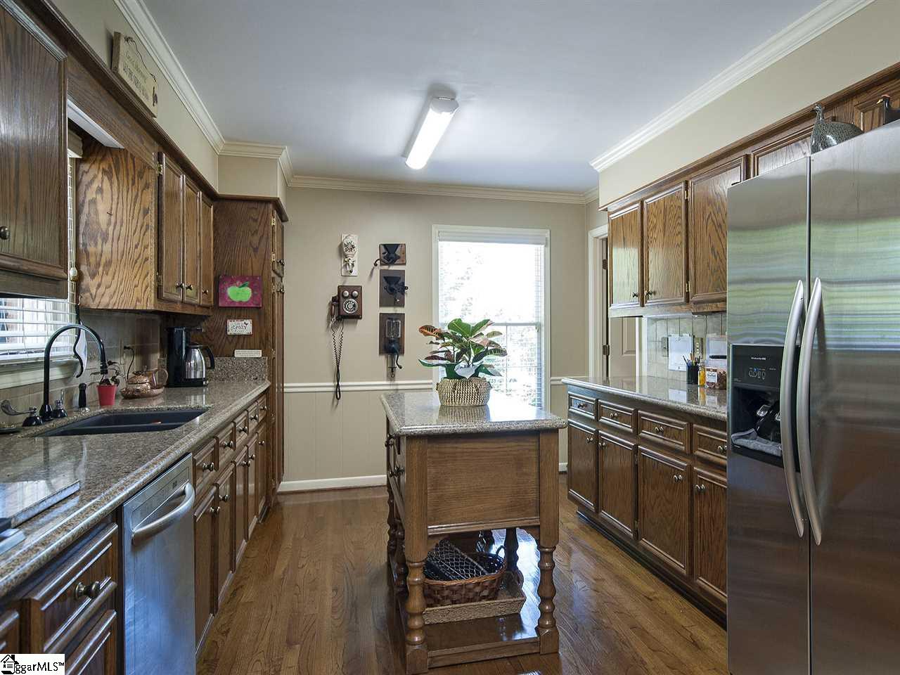 112 West Round Hill Road Greenville, SC 29617 - Photo 8 of 32 Gallery Image 8