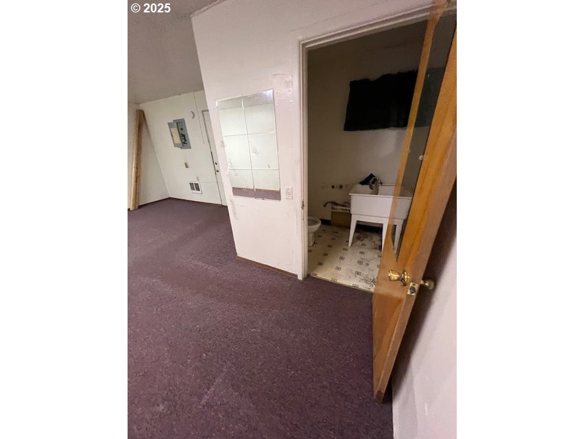 8325 Southeast Division Street Portland, OR 97216 - Photo 10 of 44