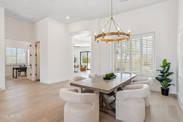 a large kitchen with kitchen island a large island in it