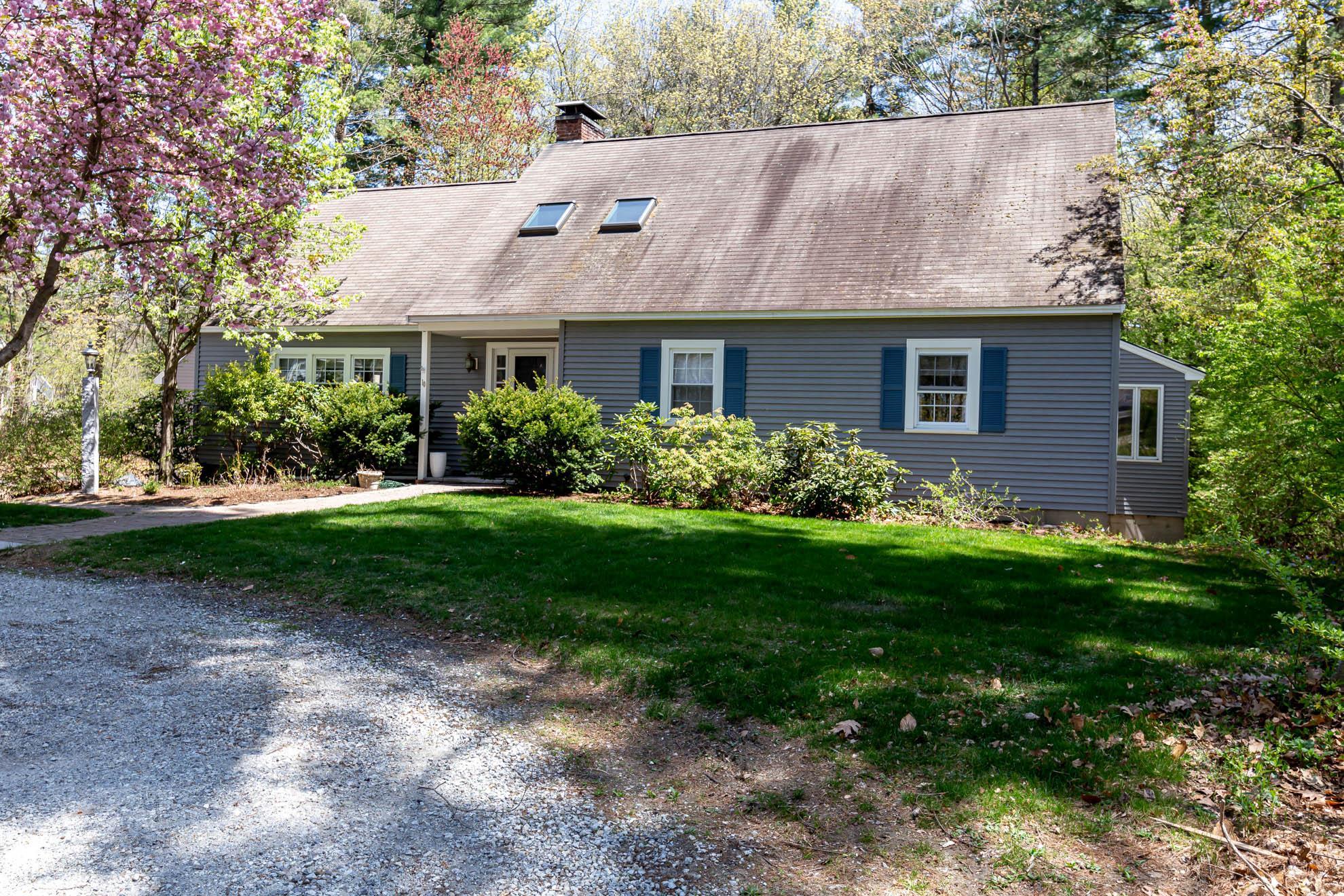 10 Nichols Road Amherst, NH 03031 - Photo 2 of 40