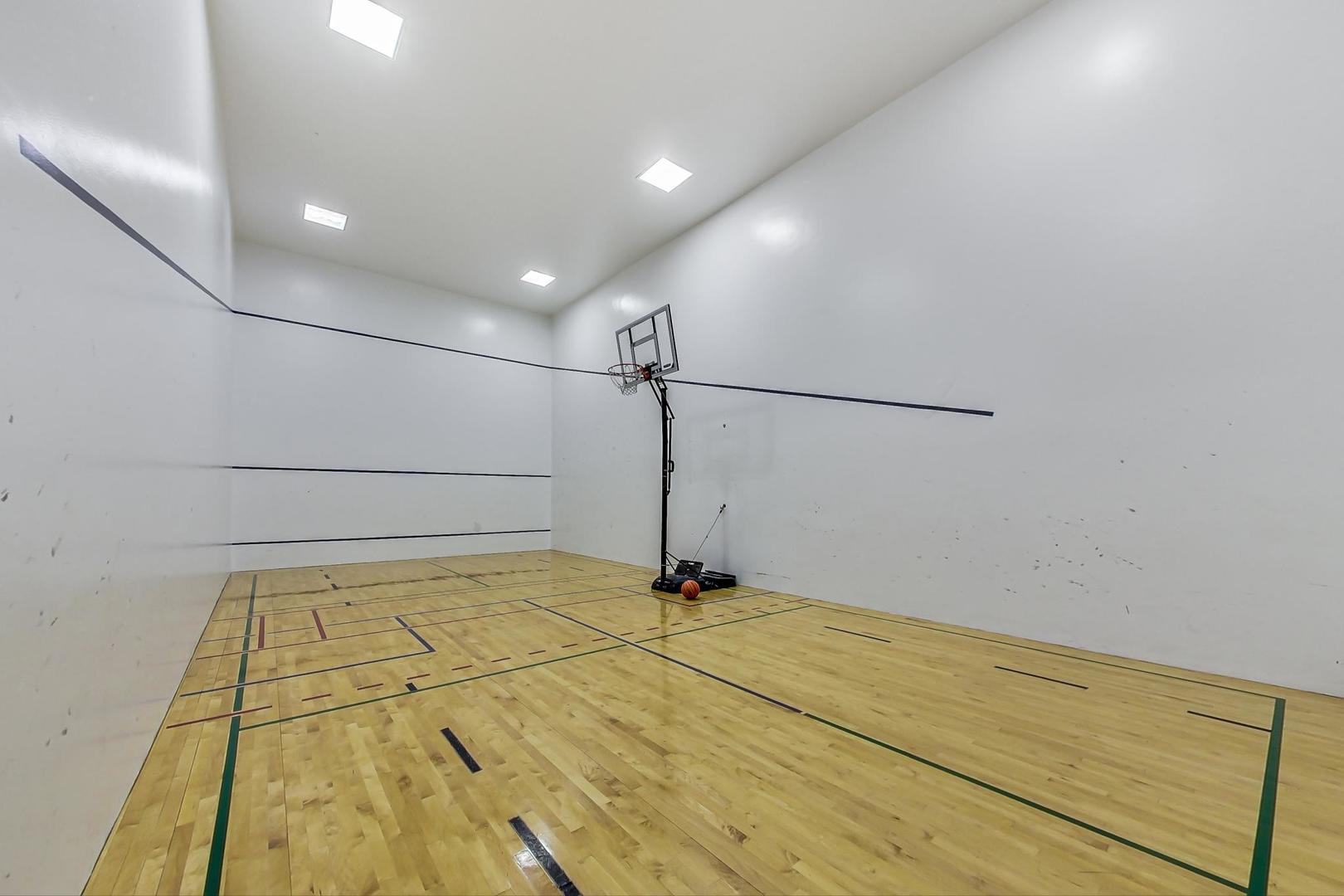 505 North Lake Shore Drive, Unit 1804 Chicago, IL 60611 - Photo 22 of 24 a room with wooden floor