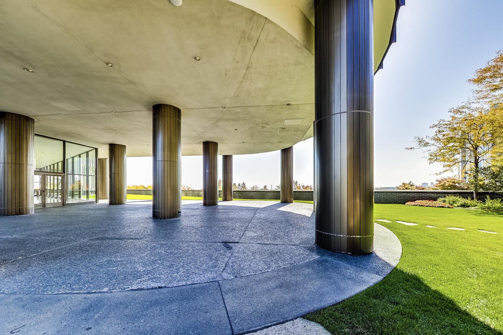 505 North Lake Shore Drive, Unit 1804 Chicago, IL 60611 - Photo 10 of 24 a view of an entryway with a backyard