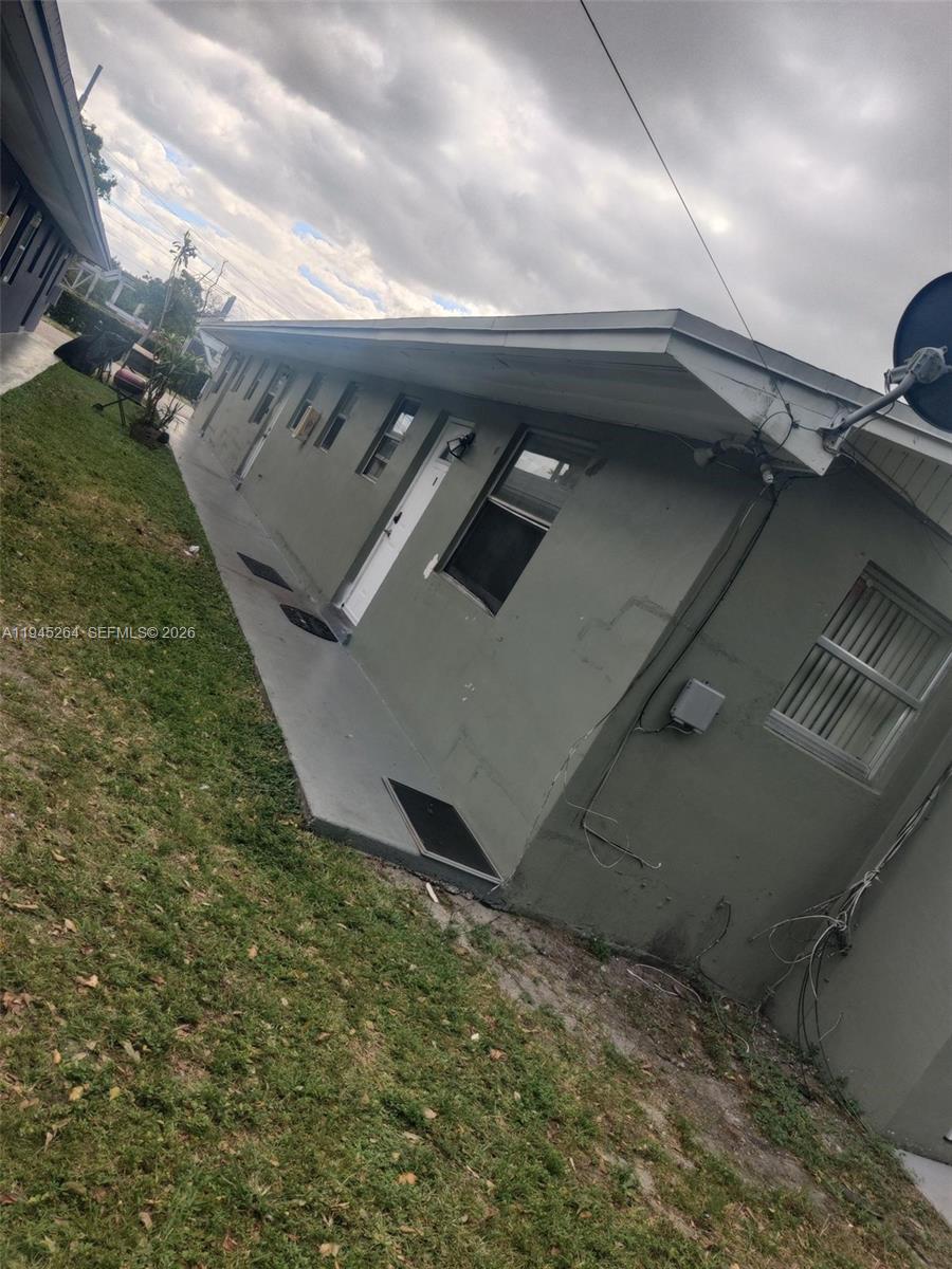 844 Southwest 10th Street Hallandale Beach, FL 33009 - Photo 4 of 18