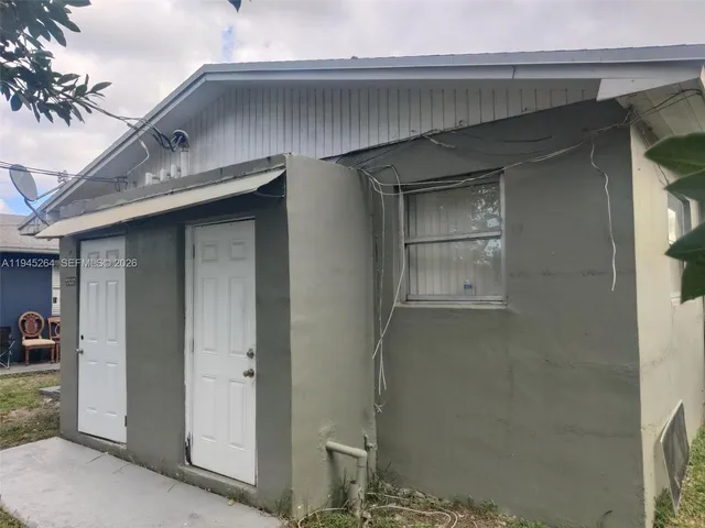 a view of a back yard of the house