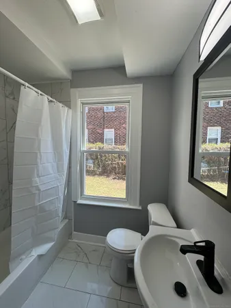 $1,800 | 174 Goffe Terrace, Unit 3, New Haven, CT 06511