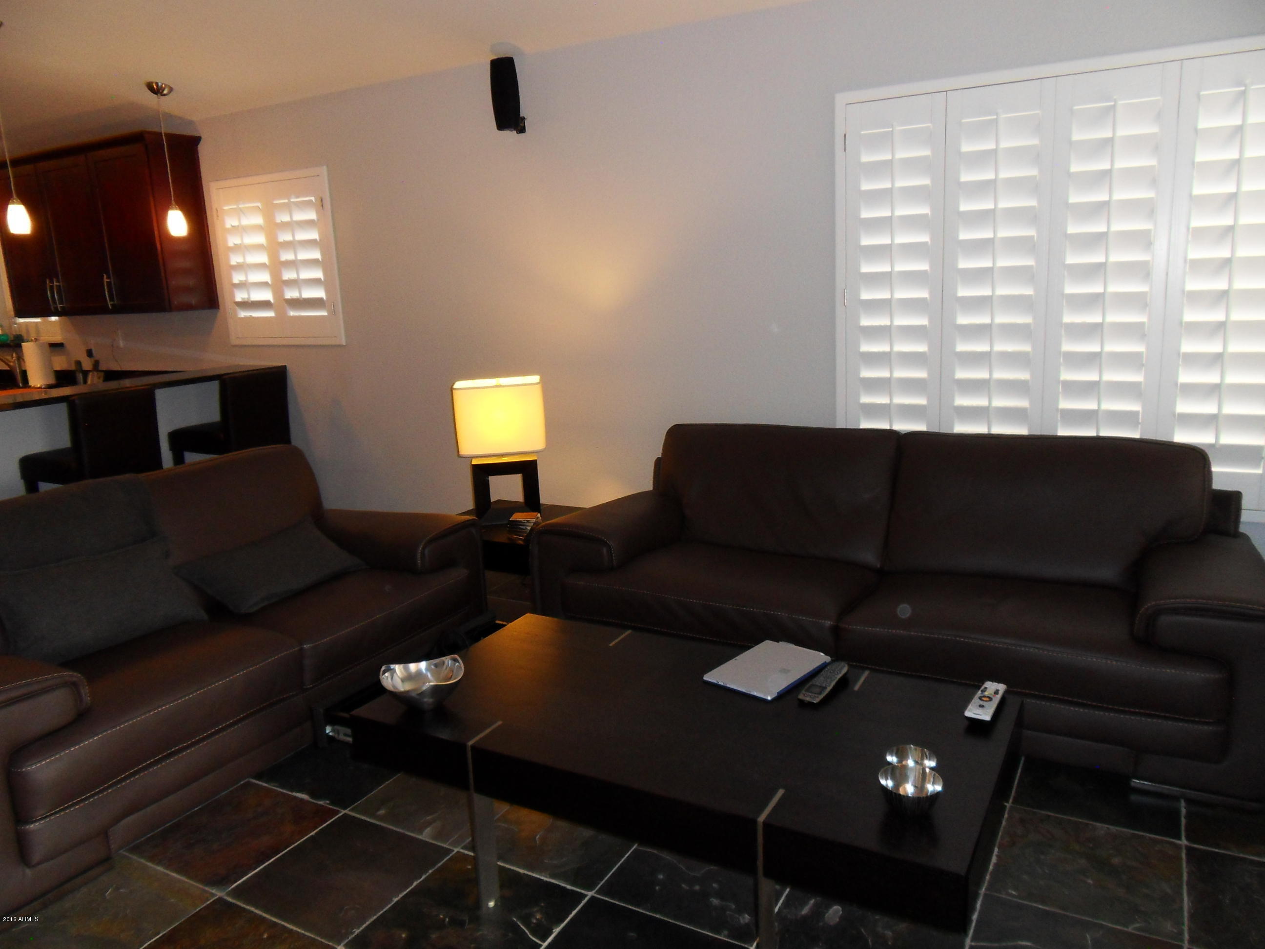 4817 East Swilling Road Phoenix, AZ 85054 - Photo 4 of 13 Bright Family Room
