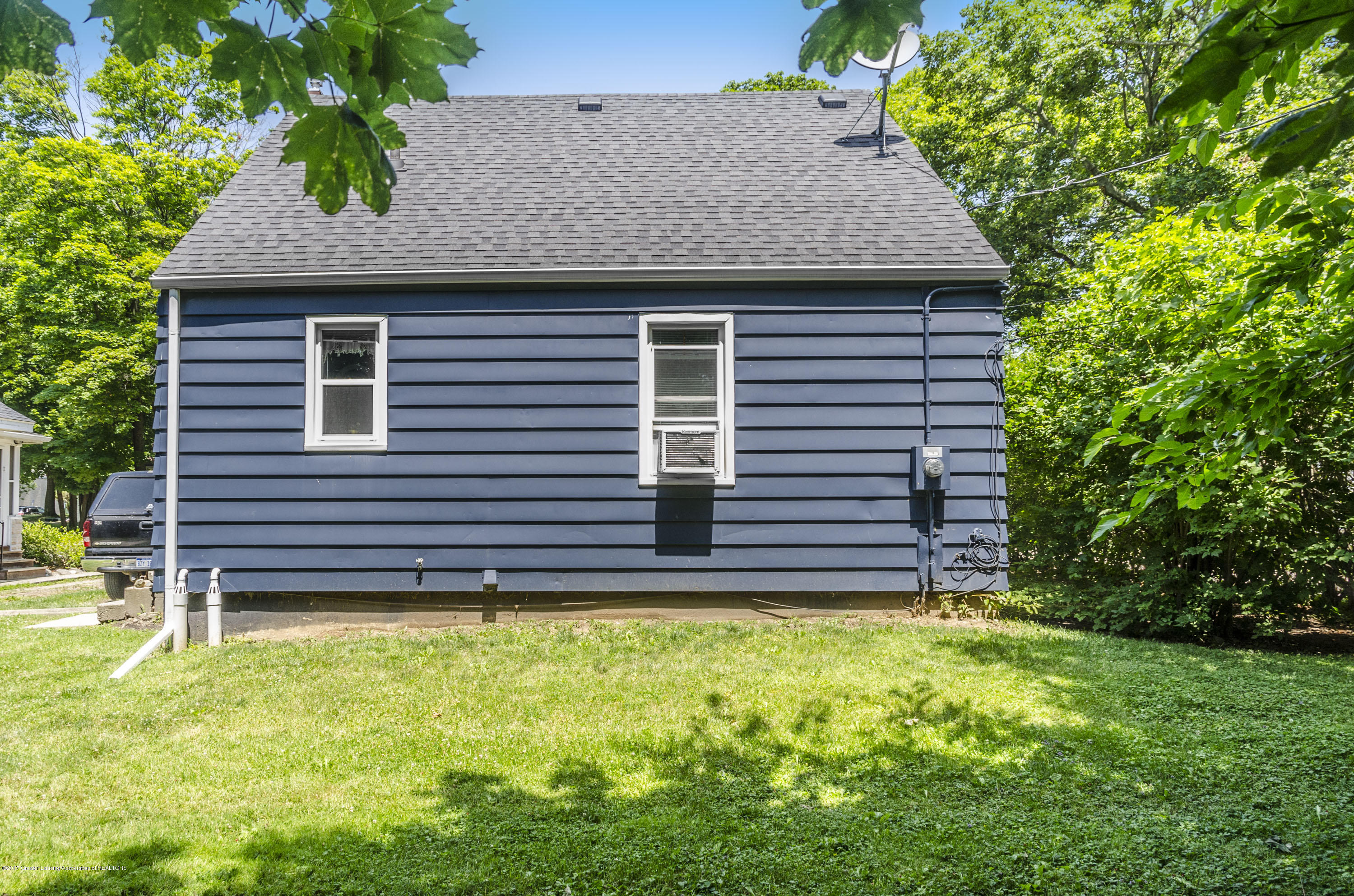 415 Strathmore Road Lansing, MI 48910 - Photo 30 of 31 415-Strathmore-Rd-Lansing-MI-48910-31