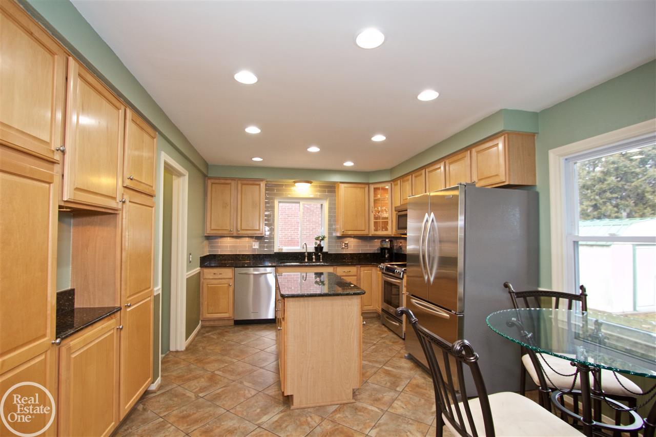 974 North Renaud Road Grosse Pointe, MI 48236 - Photo 17 of 50 31340709-16.JPG
