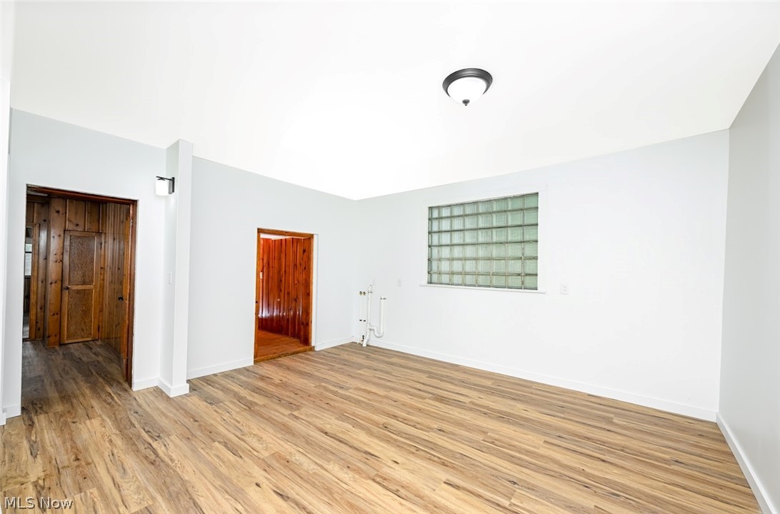 *NICE HUGE FIRST FLOOR LAUNDRY NEAR THE DOUBLE BACK DOOR ENTRANCES W/LUXURY PLANK FLOORING. WOULD MAKE A GREAT MUD RM AND ADDITIONAL SITTING RM AS WELL! ~