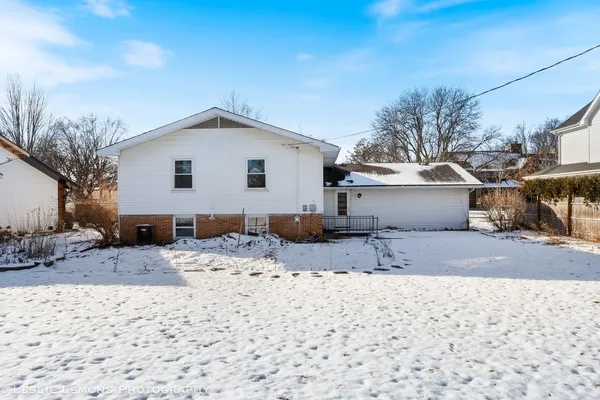 $3,450 | 1028 Douglas Avenue, Naperville, IL 60540