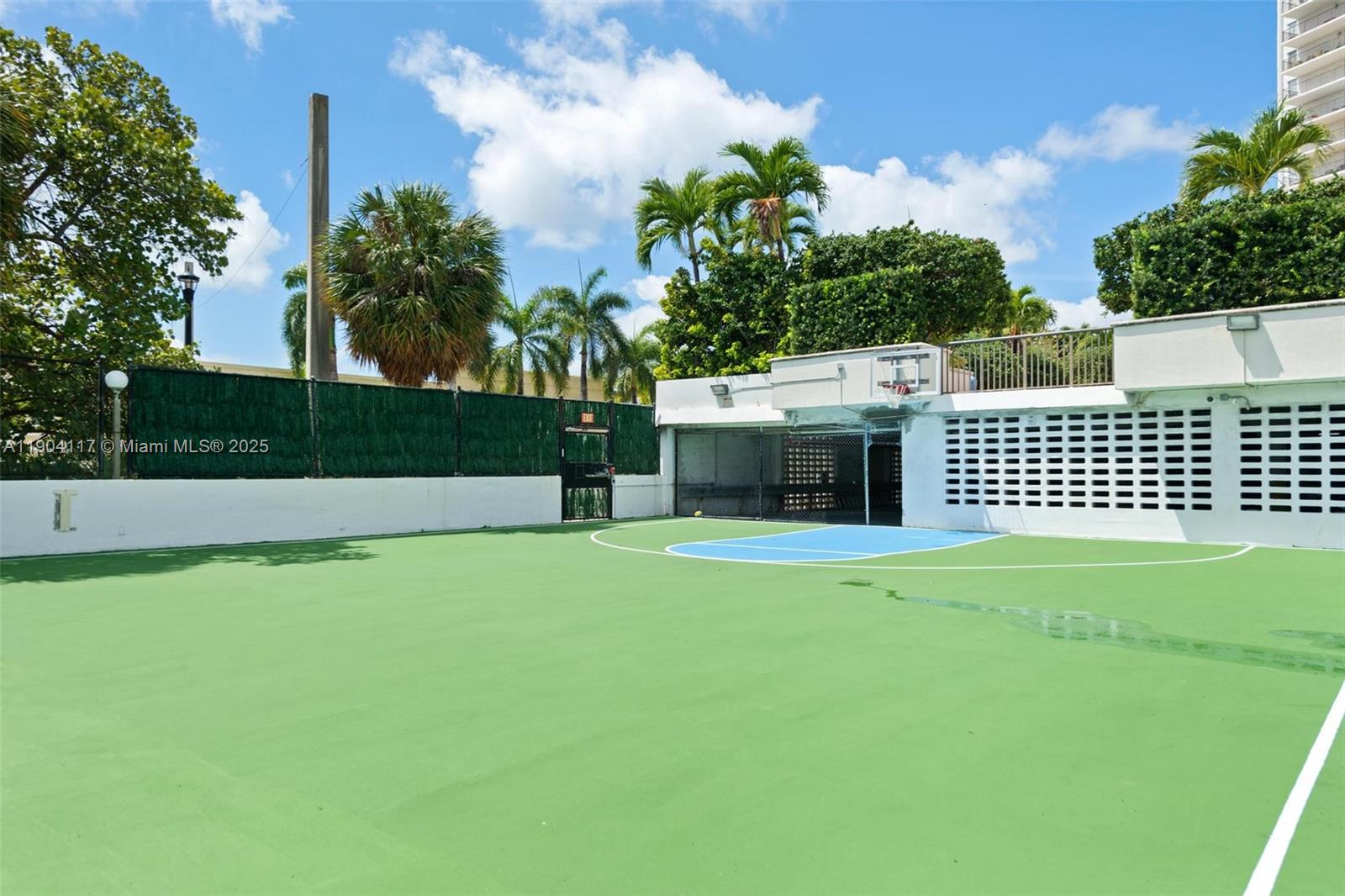 4101 Pine Tree Drive, Unit 707 Miami Beach, FL 33140 - Photo 33 of 41 a view of a back yard