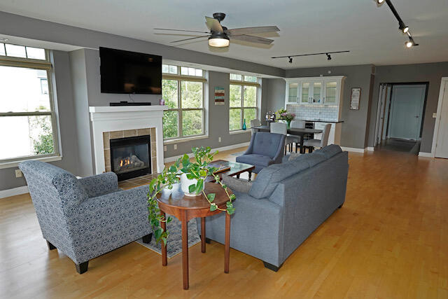 5128 West Bluemound Road, Unit 201 Milwaukee, WI 53208 - Photo 5 of 18 Living Room 1