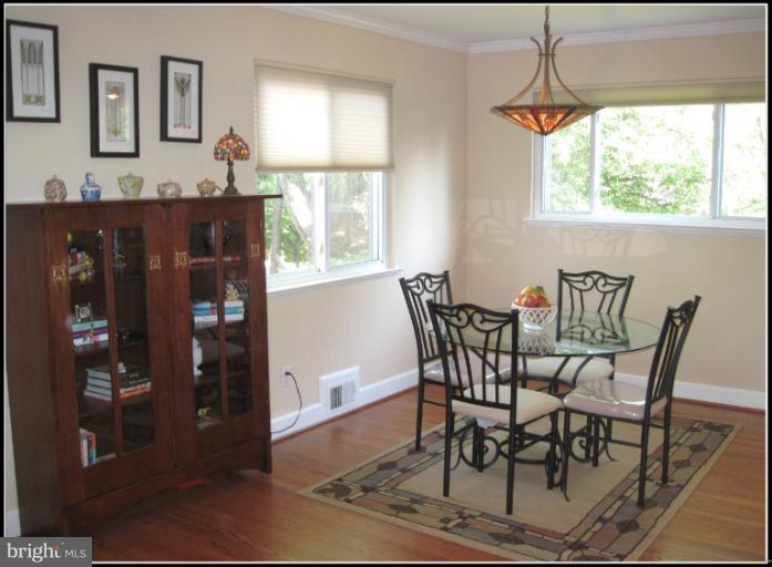 6498 Little Falls Road Arlington, VA 22213 - Photo 25 of 30 Open & bright dining room