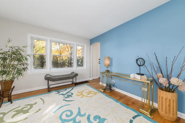 $349,900 | 474 East Washington Street, Des Plaines, IL 60016