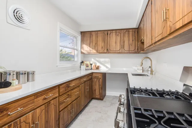 $349,900 | 474 East Washington Street, Des Plaines, IL 60016