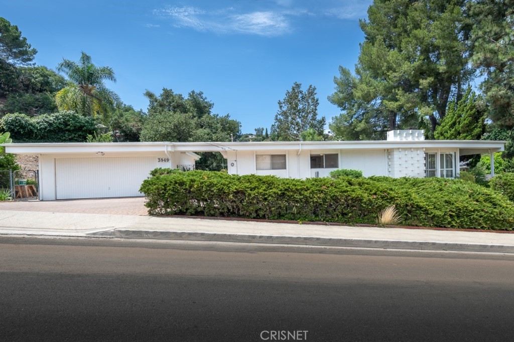 3949 Ballina Drive Encino, CA 91436 - Photo 1 of 31 an outdoor view with house in background