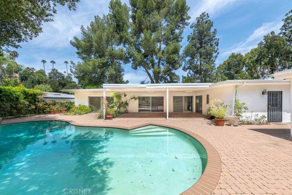 3949 Ballina Drive Encino, CA 91436 - Photo 28 of 31 an outdoor space with furniture and garden