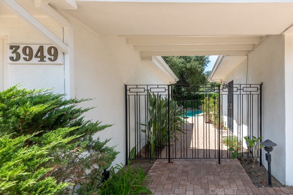 3949 Ballina Drive Encino, CA 91436 - Photo 4 of 31 a view of entryway front of house