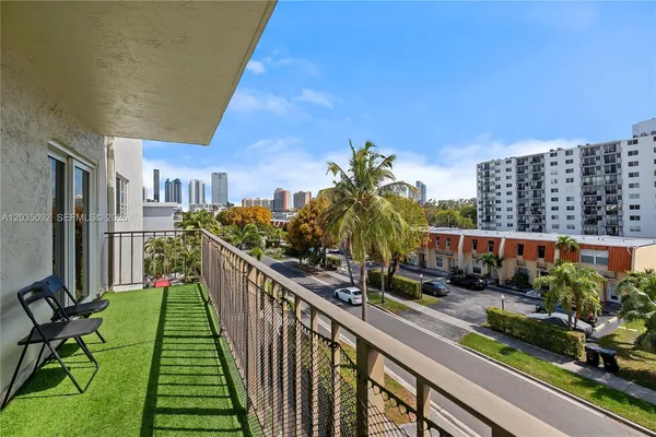 $2,500 | 3665 Northeast 167th Street, Unit 409, North Miami Beach, FL 33160
