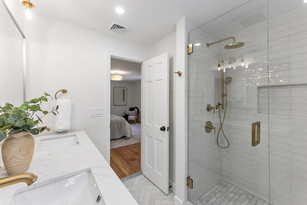 33 Oak Hill Road Wayland, MA 01778 - Photo 16 of 40 Gallery Image 16