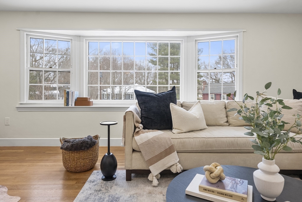 33 Oak Hill Road Wayland, MA 01778 - Photo 8 of 40 Gallery Image 8