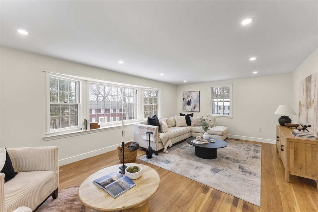 33 Oak Hill Road Wayland, MA 01778 - Photo 10 of 40 Gallery Image 10