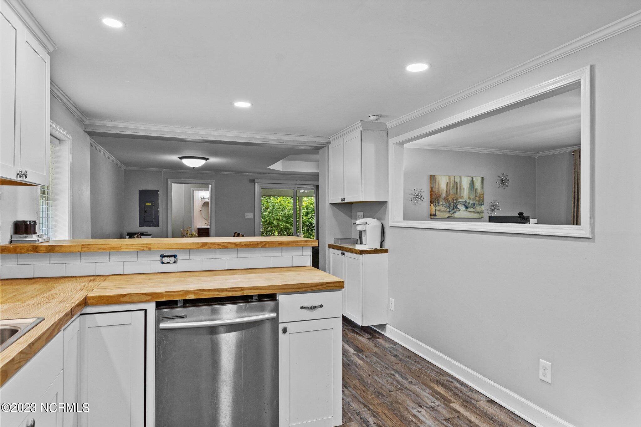 420 Pine Cliff Road Havelock, NC 28532 - Photo 13 of 39 Kitchen