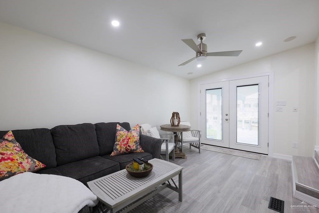 87 Abalone Circle Port Isabel, TX 78578 - Photo 4 of 40 a living room with furniture