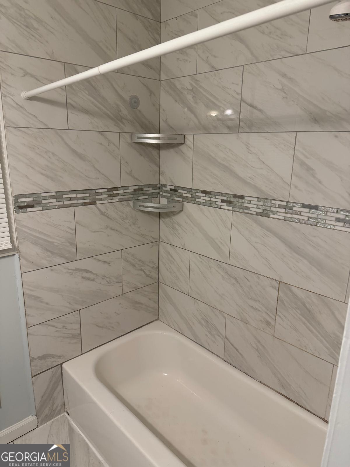 3456 Thompson Drive Northwest Atlanta, GA 30331 - Photo 10 of 18 a bathroom with a bathtub