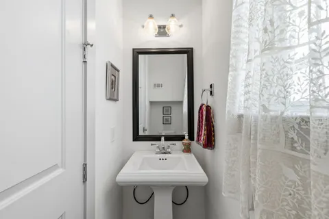 $609,900 | 916 Yale Street, Unit A, Houston, TX 77008