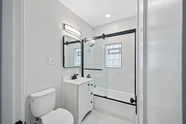 $659,000 | 5230 West Deming Place, Chicago, IL 60639