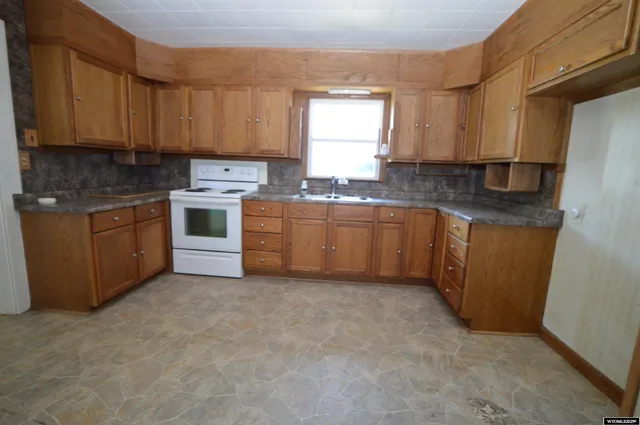 $142,500 | 2142 West C Street, Torrington, WY 82240