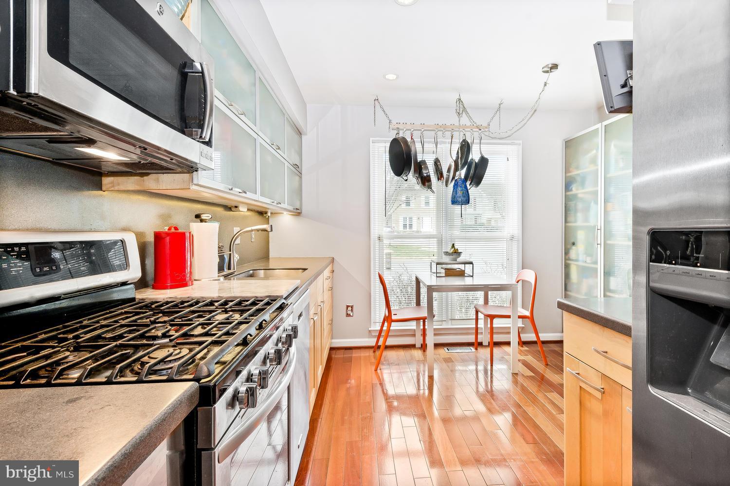 108 Finale Terrace Silver Spring, MD 20901 - Photo 7 of 27 Stainless steel appliances, gas cooking