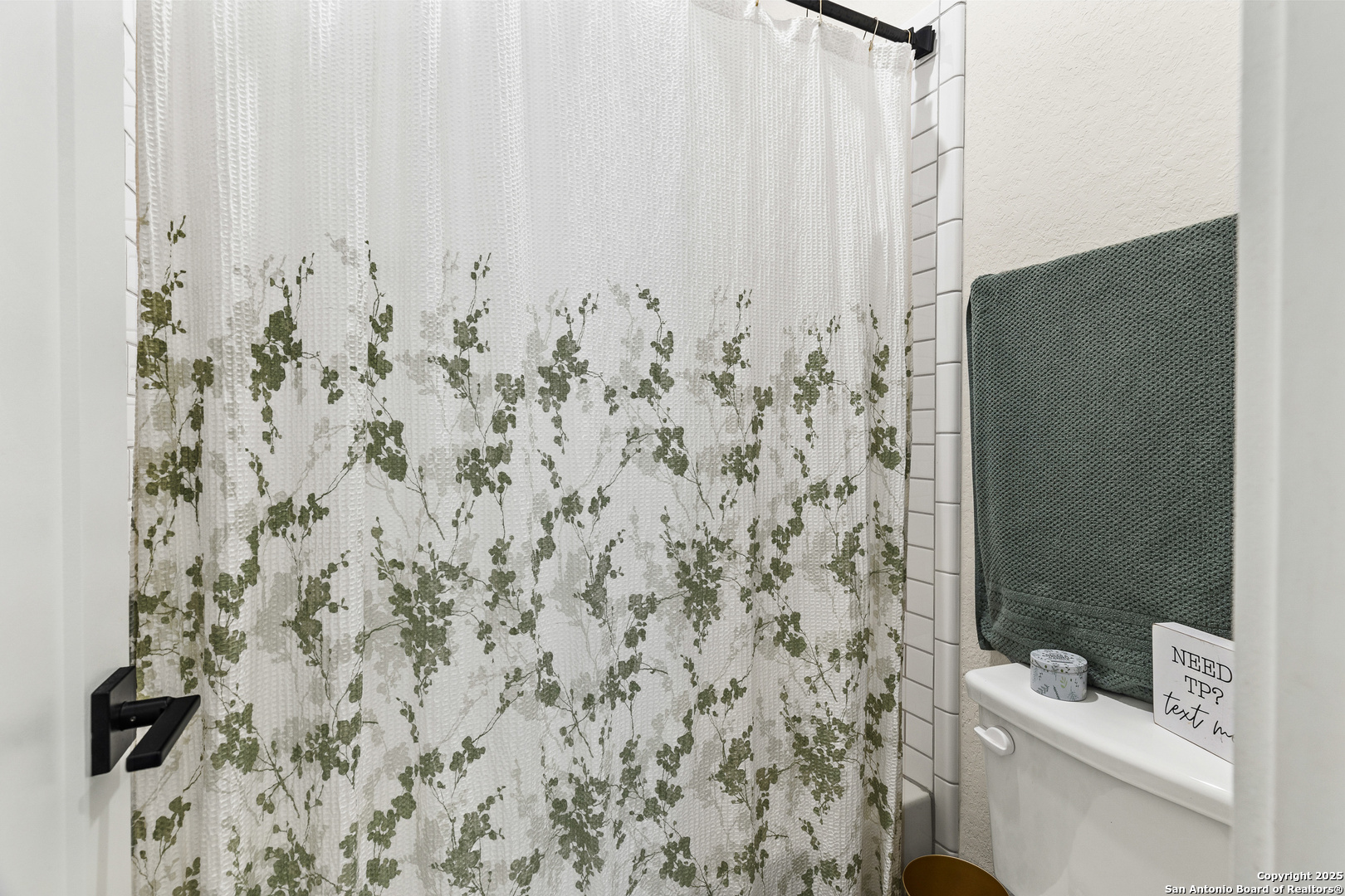 507 Caliban Cibolo, TX 78108 - Photo 38 of 63 a bathroom with a shower curtain