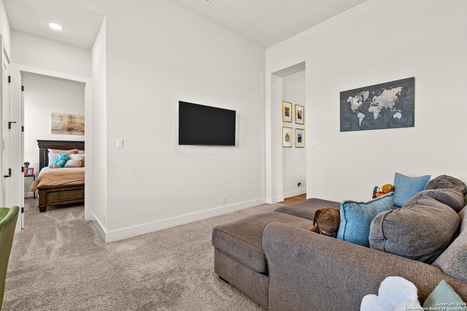 507 Caliban Cibolo, TX 78108 - Photo 43 of 63 a living room with furniture and a flat screen tv