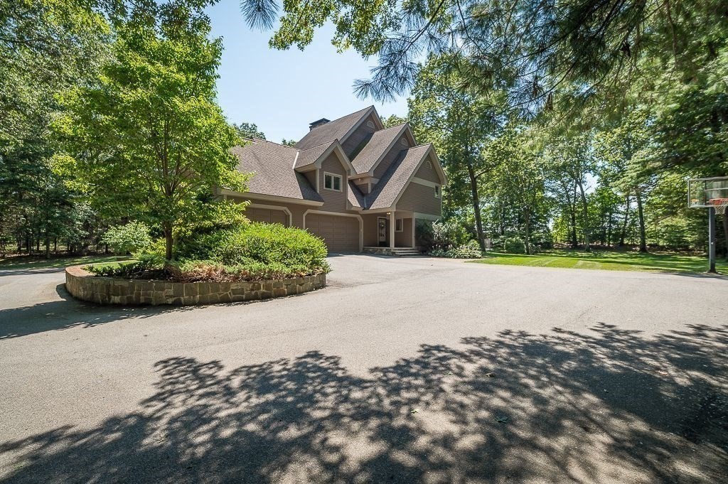 30 Autumn Lane Hamilton, MA 01982 - Photo 37 of 42 a view of a street with houses