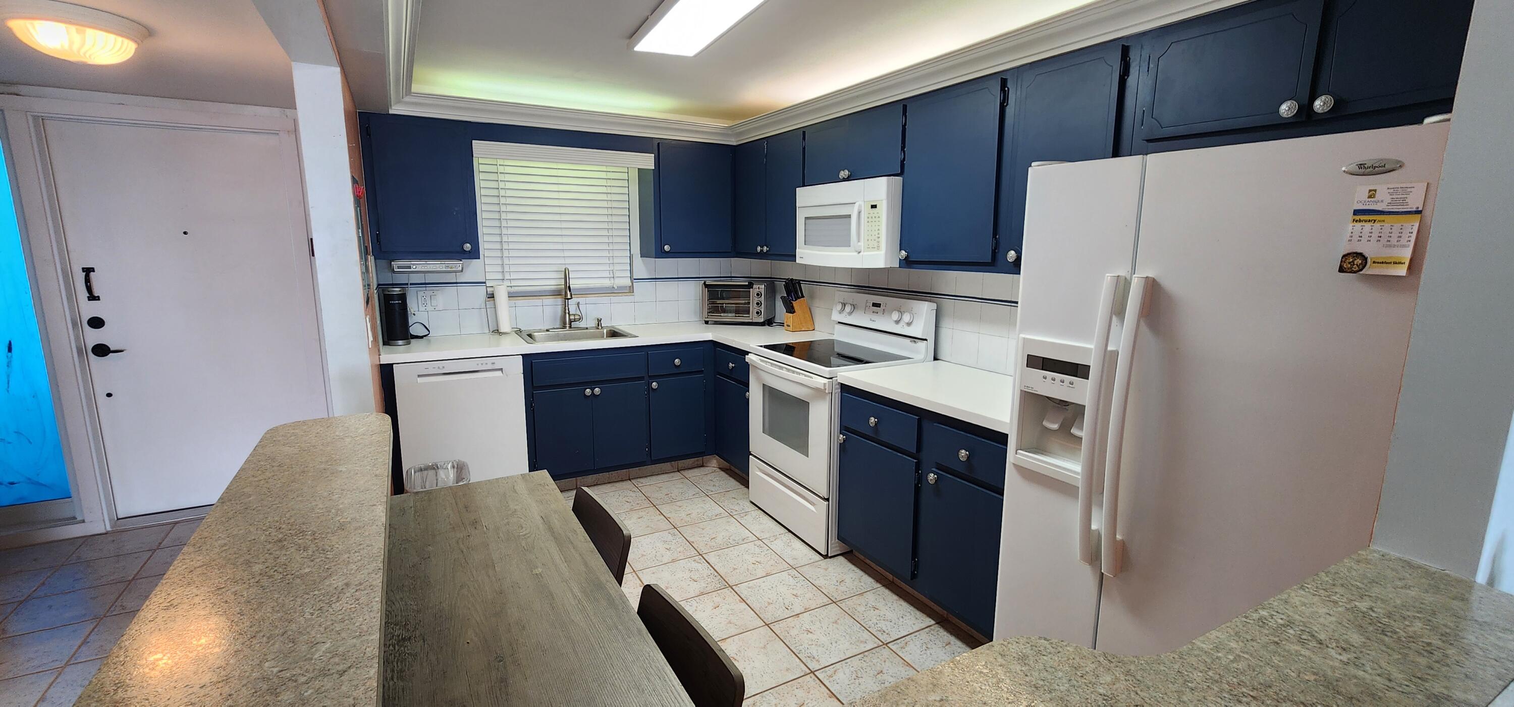 299 North Riverside Drive, Unit 1006 Pompano Beach, FL 33062 - Photo 8 of 31 KITCHEN