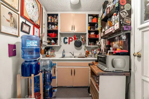 $1,100,000 | 2200 West Burbank Boulevard, Burbank, CA 91506