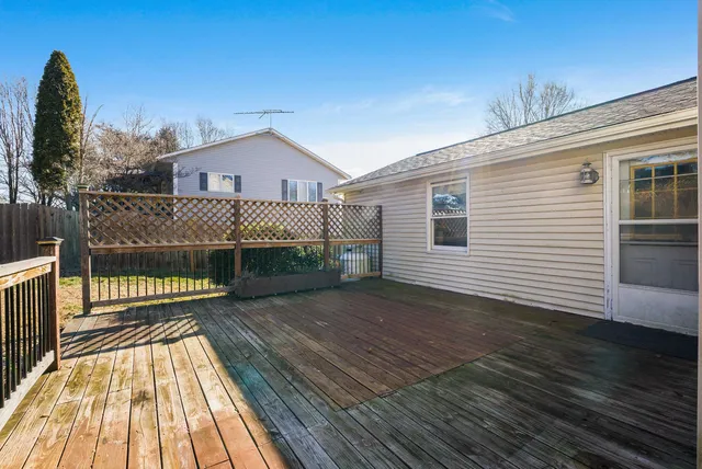 a front view of house with yard