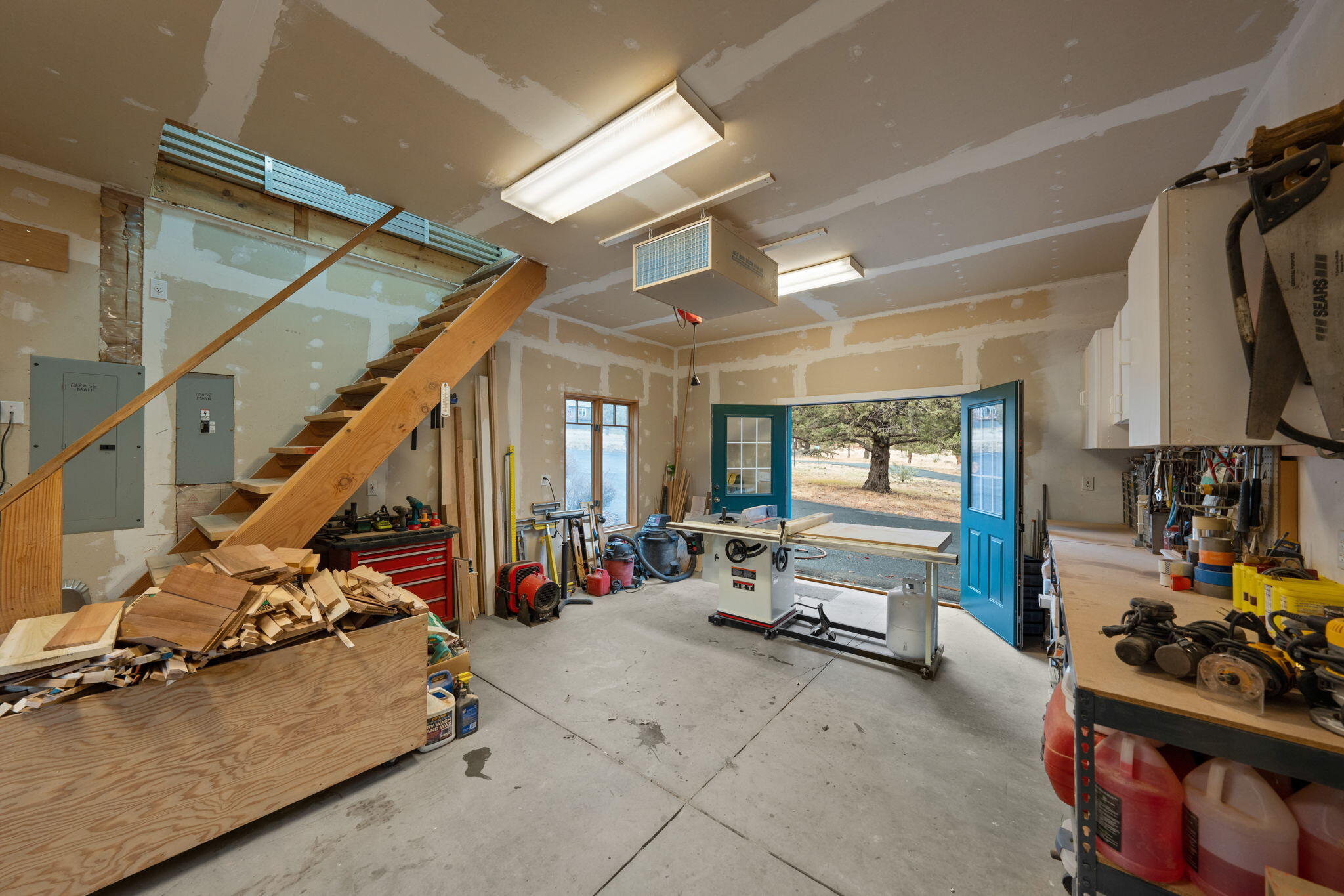 16045 Fox Ridge Circle Sisters, OR 97759 - Photo 21 of 40 Heated Workshop
