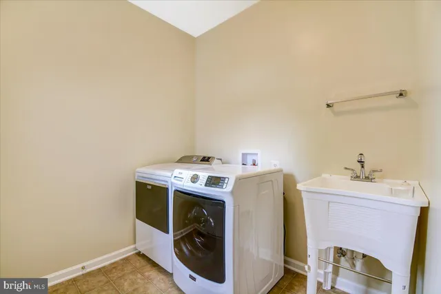 $2,895 | 240 Davis Street, Charles Town, WV 25414