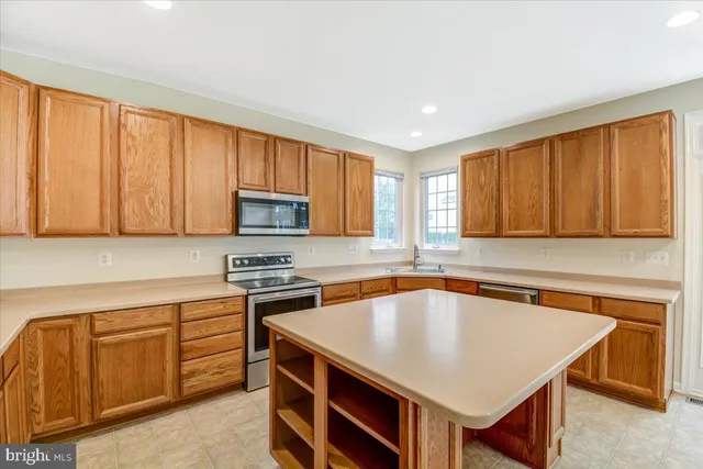 $2,895 | 240 Davis Street, Charles Town, WV 25414