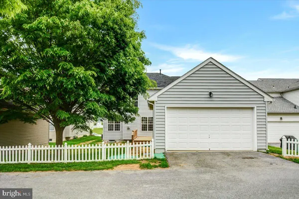 $2,695 | 240 Davis Street, Charles Town, WV 25414