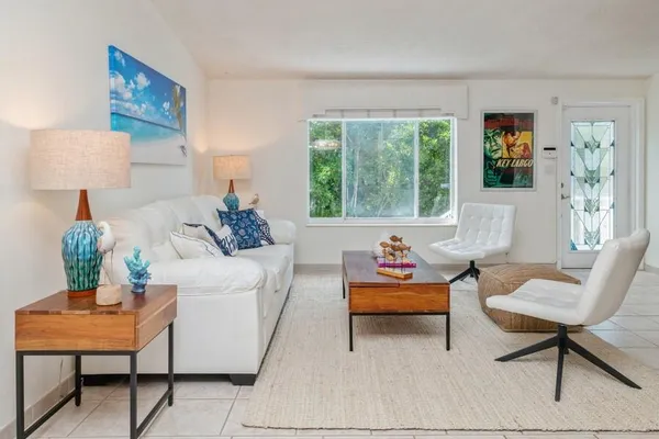 $3,200 | 133 East Silver Palm Avenue, Tavernier, FL 33070