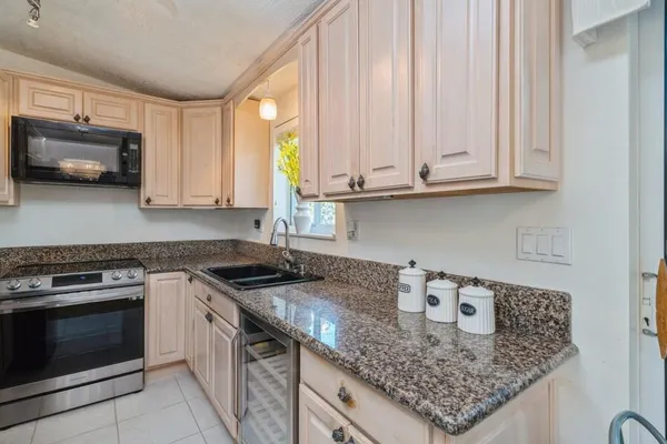 $3,200 | 133 East Silver Palm Avenue, Tavernier, FL 33070