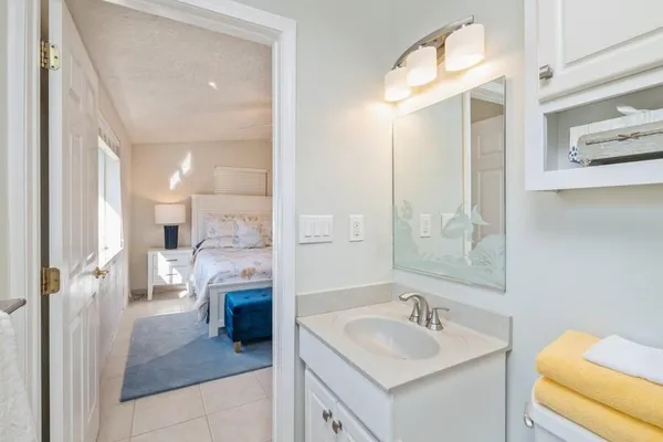 $3,200 | 133 East Silver Palm Avenue, Tavernier, FL 33070