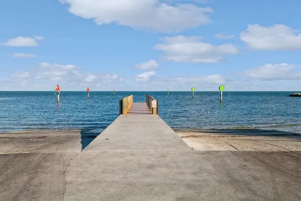 $3,200 | 133 East Silver Palm Avenue, Tavernier, FL 33070