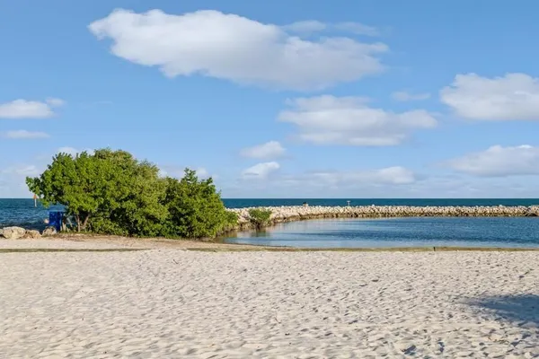 $3,200 | 133 East Silver Palm Avenue, Tavernier, FL 33070