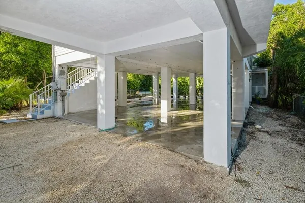 $3,200 | 133 East Silver Palm Avenue, Tavernier, FL 33070