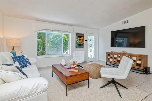 $3,200 | 133 East Silver Palm Avenue, Tavernier, FL 33070